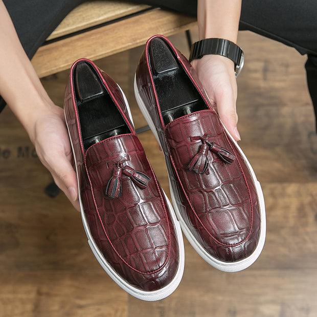 Men's Korean-style Business Casual Sneakers European Station Large Size Fashion Tassel Catwalk Slip On Leather Shoes